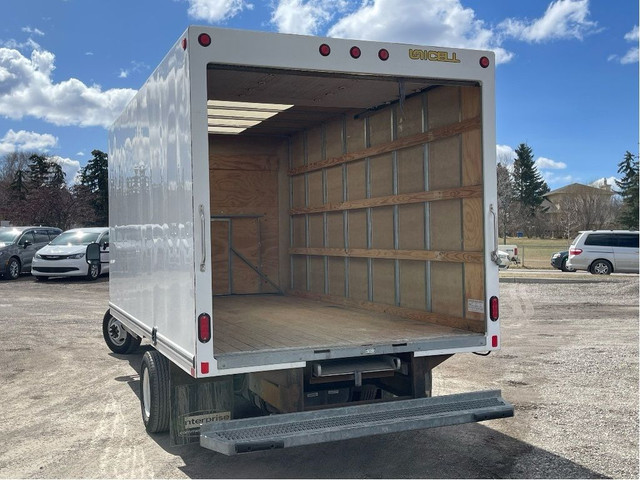 2023 Ford E-Series Cutaway E-450 DRW 176 Inch WB Box Cube Van Wi in Cars & Trucks in Calgary - Image 4