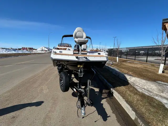 2025 Starcraft SVX 211 in Powerboats & Motorboats in Saskatoon - Image 4