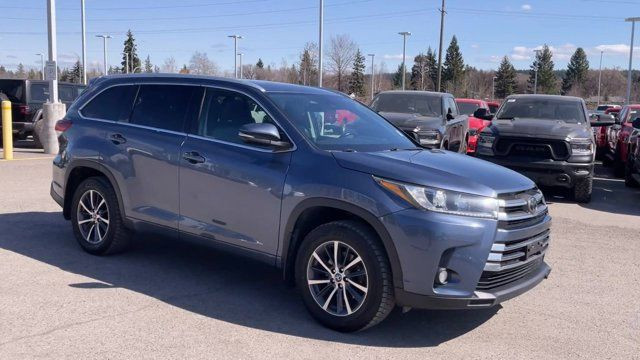 2017 Toyota Highlander XLE | AWD | 8 Passenger | Leather | NAV in Cars & Trucks in Prince George - Image 2