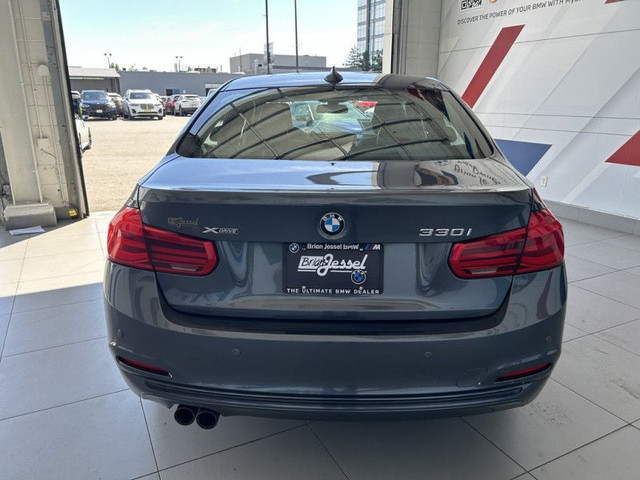 2018 BMW 3 Series 330i xDrive Sedan in Cars & Trucks in Vancouver - Image 4