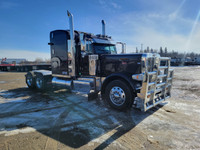  PETERBILT 389 Tandem Truck Tractor