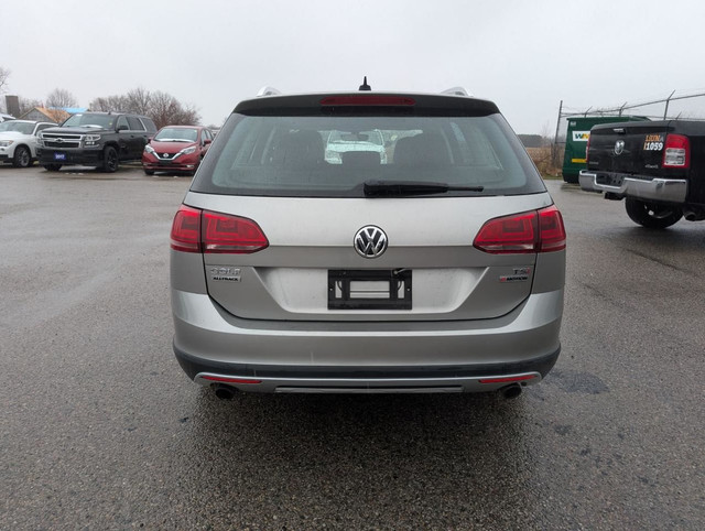 2017 Volkswagen Golf Alltrack in Cars & Trucks in London - Image 4