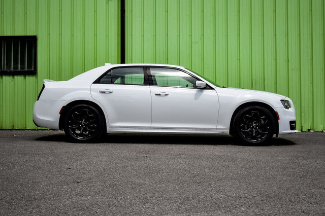 2022 Chrysler 300 S AWD • SUNROOF • PREM. AUDIO • HEATED LEATHER in Cars & Trucks in Cornwall - Image 2