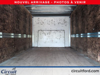 Le Ford E-450 cube de 16 pieds est un véhicule fiable, robuste et puissant, conçu pour accomplir les... (image 4)