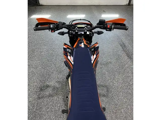 2024 KTM 690 SMC R in Sport Touring in Granby - Image 10
