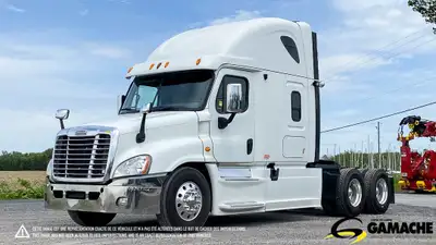 Heavy truck - # STOCK: C-31715 2016 FREIGHTLINER CASCADIA CA125SLP CAMION CONVENTIONNEL AVEC COUCHET...