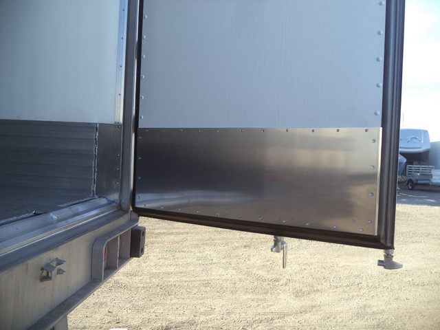 New Utility Tridem Reefer Trailer in Heavy Trucks in Edmonton - Image 2