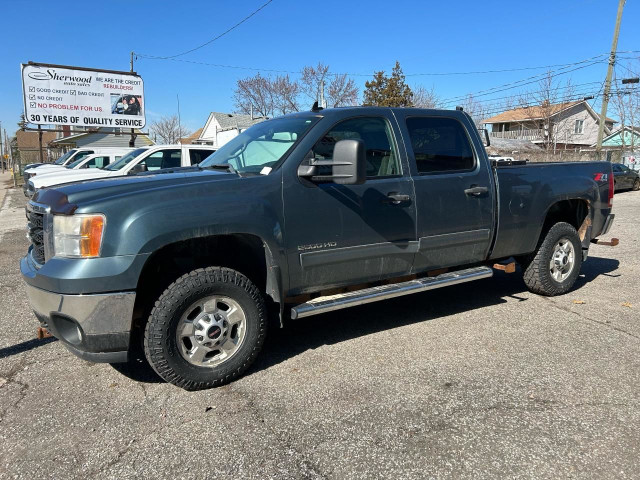 2011 GMC Sierra 2500 SLE in Cars & Trucks in Windsor Region
