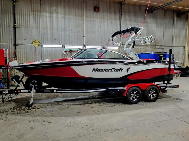 2016 MasterCraft X10 - $15,000 SAVINGS! SPRING FLASH SALE! in Powerboats & Motorboats in Medicine Hat