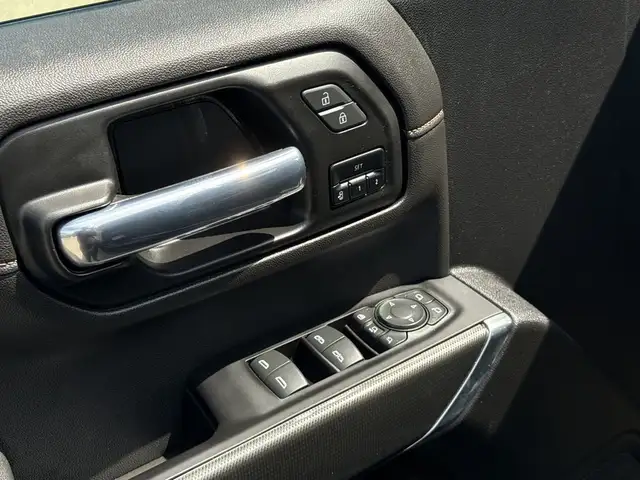 2023 GMC Sierra 3500 HD AT4 in Cars & Trucks in Edmonton - Image 16