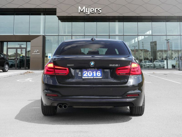 2016 BMW 3 Series 328i xDrive - Sunroof - Navigation in Cars & Trucks in Ottawa - Image 4