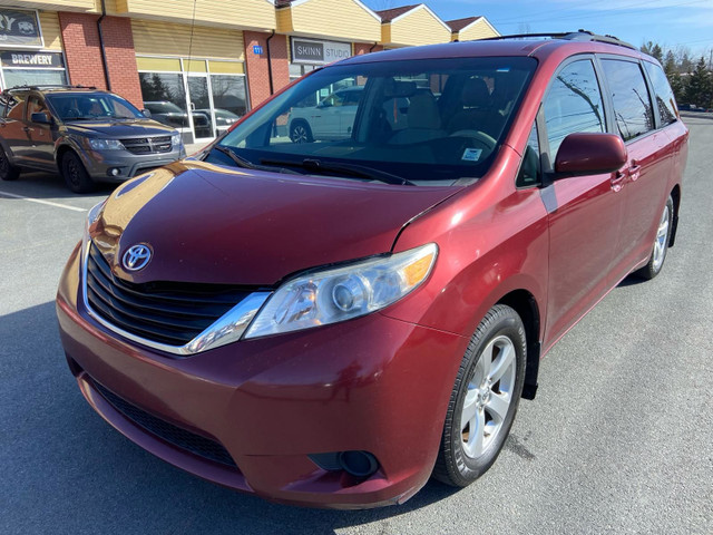 2013 Toyota Sienna LE 3.5l v6 | Back-up Camera | New MVI in Cars & Trucks in Bedford