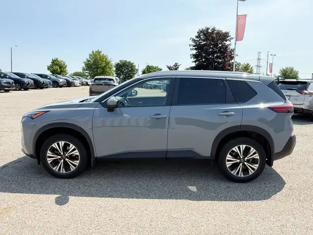 2022 Nissan Rogue SV AWD | Moonroof | Blind spots | Push Start dans Autos et camions dans Ville de Toronto - Image 6