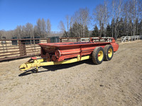 New Holland T/A Manure Spreader S676