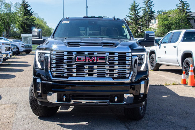 2025 GMC Sierra 2500 Denali Crew Cab in Cars & Trucks in Edmonton - Image 3