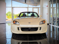Comes equipped with: Power Mirrors, Removable Top, Halogen Headlamps, Courtesy lights, LED Headlight... (image 2)