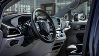 *18 inch Aluminum Wheels, Black Seats, Leather, Heated Seats, Apple CarPlay, Android Auto! * The ups... (image 8)