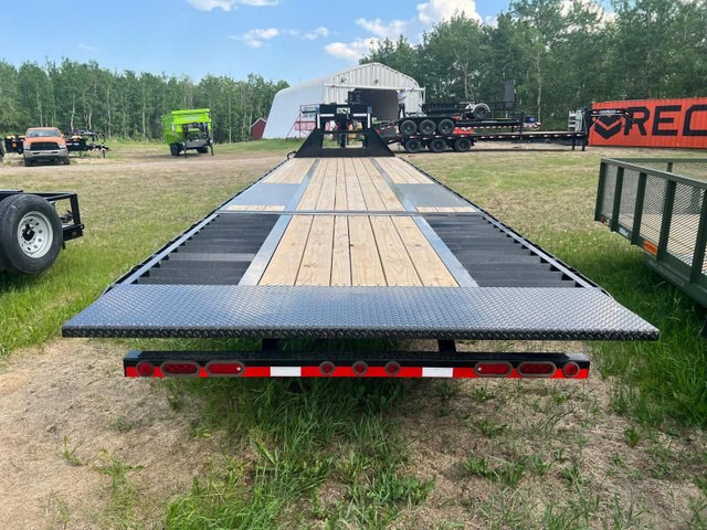 2024 Load Trail 102''X 40' LOW-PRO GOOSE W/ 9' HYD DOVE TAIL AND in Cargo & Utility Trailers in Strathcona County - Image 4