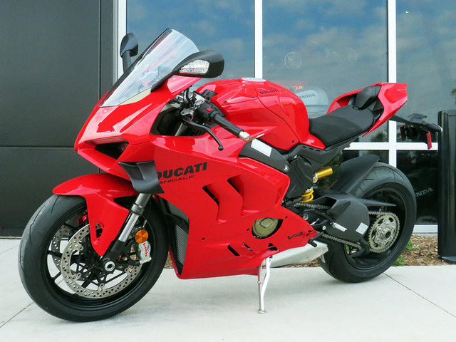 2023 Ducati Panigale V4 Ducati Red in Sport Bikes in Cambridge - Image 2