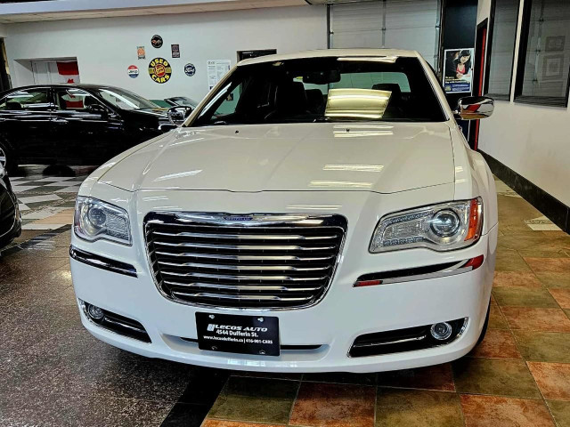 2012 Chrysler 300C No Accidents/Full Sunroof/Navigation in Cars & Trucks in City of Toronto - Image 2