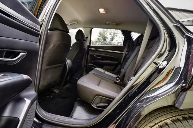 2022 Hyundai Tucson Essential • HEATED SEATS • CP/AA • REAR CAM in Cars & Trucks in Cornwall - Image 28