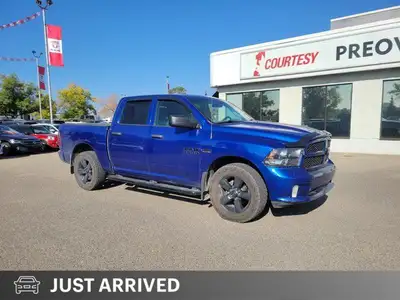 This 2018 Ram 1500 Crew Cab Express boasts a powerful 5.7L HEMI VVT V8 engine with FuelSaver MDS, en...