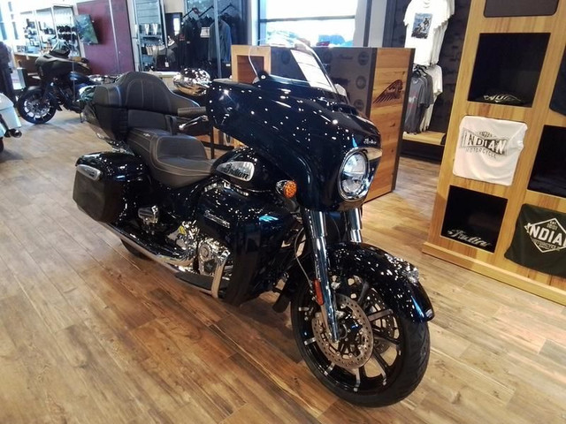 2023 Indian Motorcycle Roadmaster Limited Black Azure Crystal in Street, Cruisers & Choppers in Moncton - Image 2