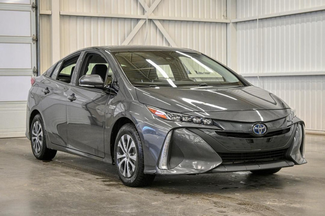 2020 Toyota Prius Prime Hybride LE 4 cyl. 1.8L , sièges chaufant in Cars & Trucks in Sherbrooke
