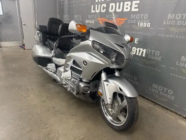 2015 Honda GL1800 Goldwing in Sport Touring in Drummondville - Image 4