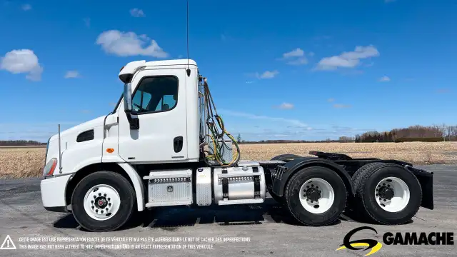 2011 FREIGHTLINER CASCADIA CA113DC DAY CAB in Heavy Trucks in Chilliwack - Image 17