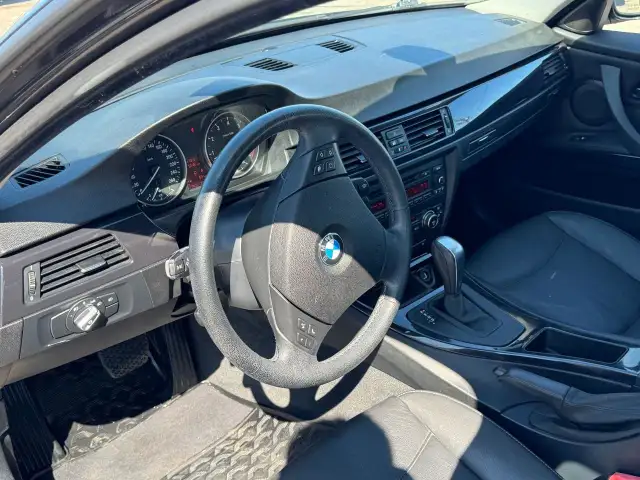 2009 BMW 3 Series 328i xDrive, AUTO, LOW KMS, ONLY 77,000KMS, CE dans Autos et camions dans London - Image 10