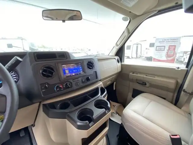 2024 Thor Motor Coach Four Winds 25V in RVs & Motorhomes in Abbotsford - Image 28