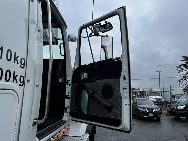 2011 Western Star 4900 Twin Steer DD15 Altec AH85A Bucket Truck in Heavy Trucks in Delta/Surrey/Langley - Image 42