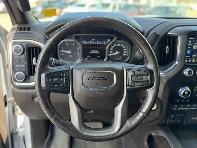 2021 GMC Sierra 3500HD Denali Crew Cab 4WD | V8 Diesel | dans Autos et camions dans Ville d’Edmonton - Image 19