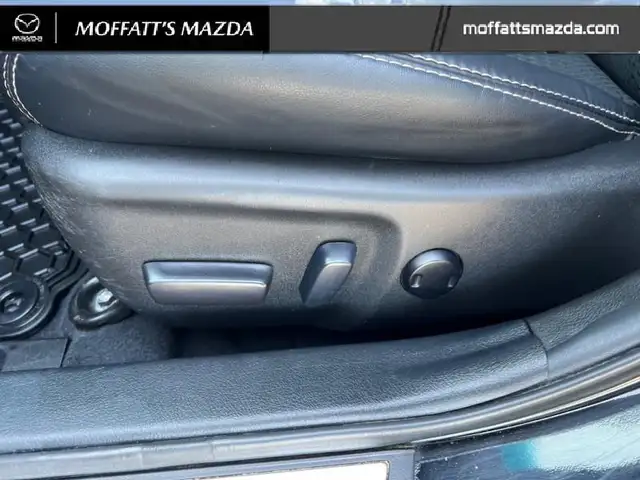 2014 Toyota Camry SE dans Autos et camions dans Barrie - Image 33
