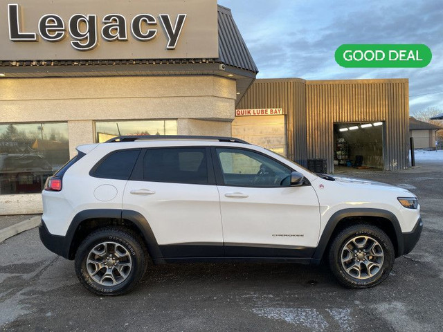 2020 Jeep Cherokee Trailhawk 3.2L V6 4X4 in Cars & Trucks in Lethbridge - Image 2