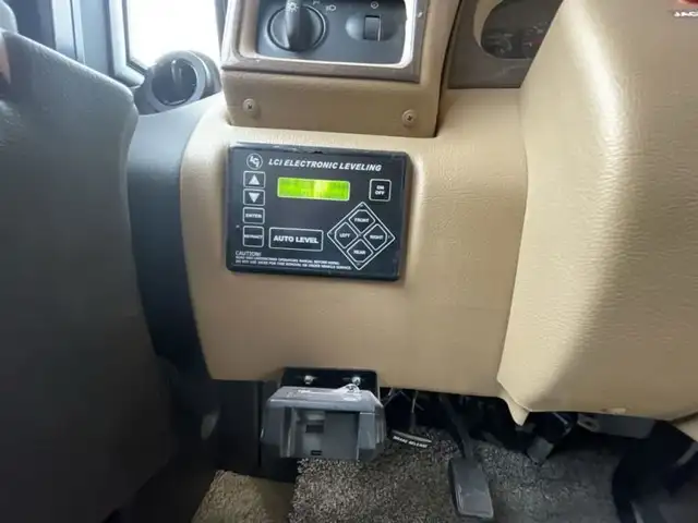 2014 Winnebago Adventurer 38Q in RVs & Motorhomes in Kamloops - Image 16