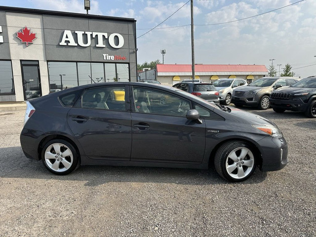 2014 Toyota Prius Hatchback | LEATHER | CAMERA | HEATED SEATS | in Cars & Trucks in London - Image 2