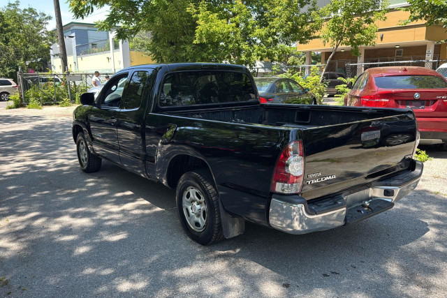 2011 Toyota Tacoma in Cars & Trucks in City of Toronto - Image 2