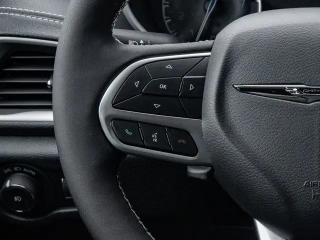 2025 Chrysler Pacifica Select in Cars & Trucks in Barrie - Image 22
