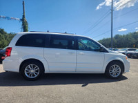 CLEAN CARFAX REPORT No Accidents, 2017 DODGE GRAND CARAVAN SXT featuring: Back up Camera, Navigation... (image 8)