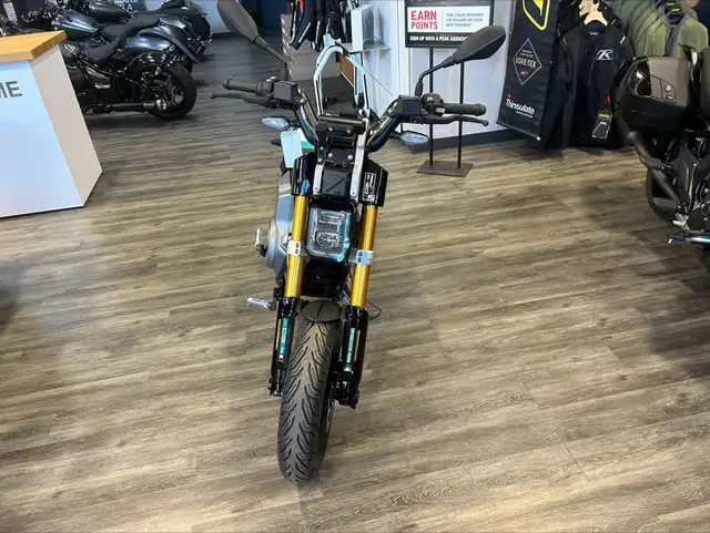 2024 BMW CE 02 Cosmic black 2 in Scooters & Pocket Bikes in Barrie - Image 4