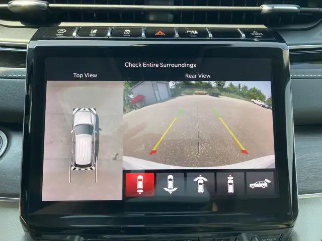 2023 Jeep Grand Cherokee Overland in Cars & Trucks in Hamilton - Image 27