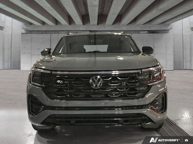 2024 Volkswagen Atlas Cross Sport Execline, under 32,000km in Cars & Trucks in Edmonton - Image 2