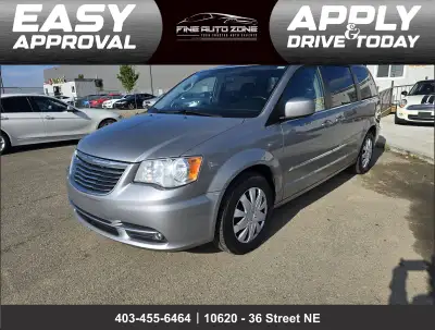 2015 Chrysler Town & Country Touring | FINANCING AVAILABLE.. Backup Camera - Power Sliding Doors - T...