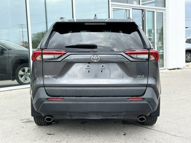 2021 Toyota RAV4 XLE | CLEAN CARFAX | HEATED FRONT SEATS in Cars & Trucks in Winnipeg - Image 4