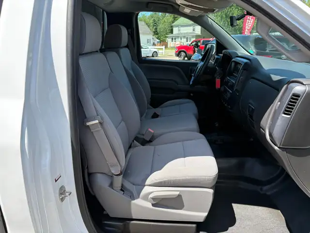 2015 Chevrolet Silverado 1500 LS 8' Box! 4x4! in Cars & Trucks in Moncton - Image 18