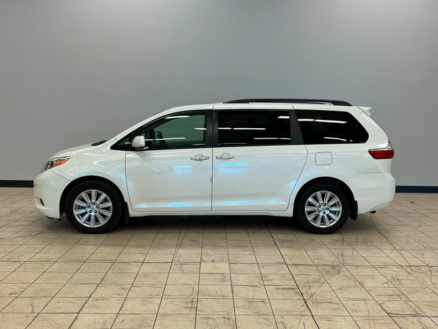 2017 Toyota Sienna XLE great family vehicle in Cars & Trucks in Comox / Courtenay / Cumberland - Image 4
