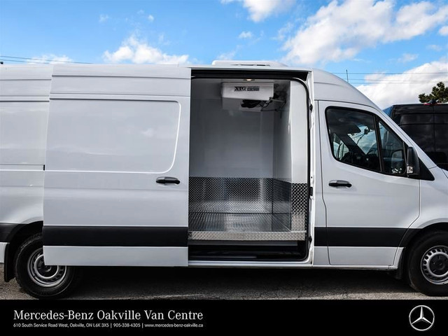 2023 Mercedes-Benz Sprinter Cargo Van dans Autos et camions  à Région d’Oakville/Halton - Image 3