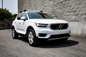 2022 Volvo XC40 MOMENTUM